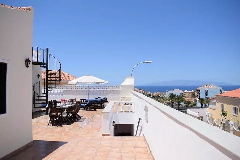 Wonderful Independent villa. heated pool, Costa Adeje.