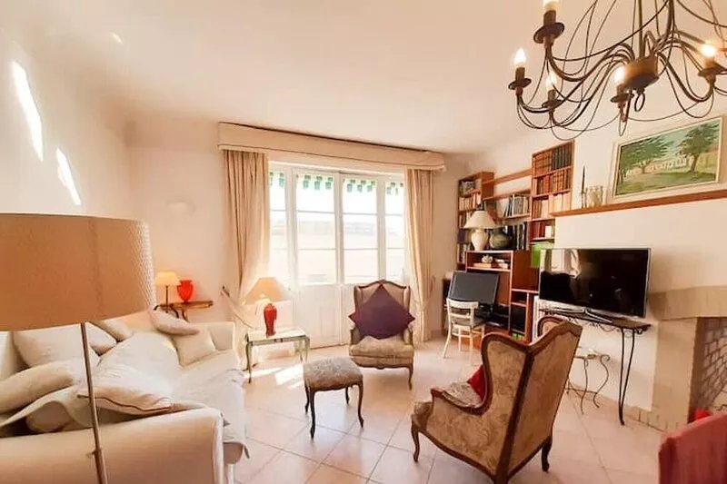Cannes. 3-room apartment 2 steps from beaches.
