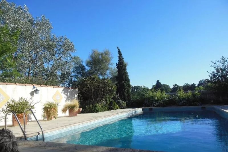 Camargue farmhouse 900 meters from the ramparts in the heart of nature. Pets