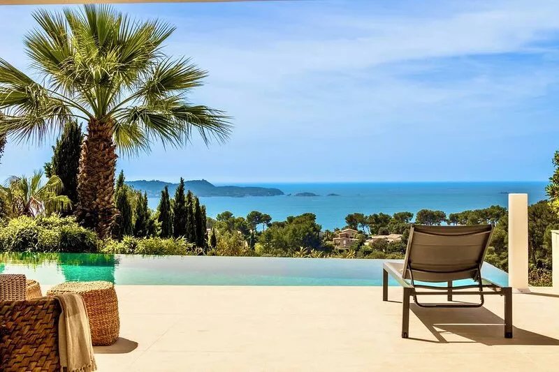 5* villa with breathtaking views of the Giens peninsula