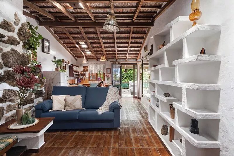 Vacation Home 'Rosalía' with Sea View, Terrace & Wi-Fi