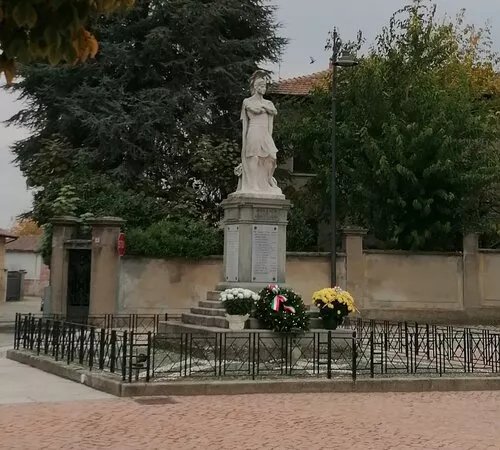 Monumento Ai Caduti Di Rosasco (1926)