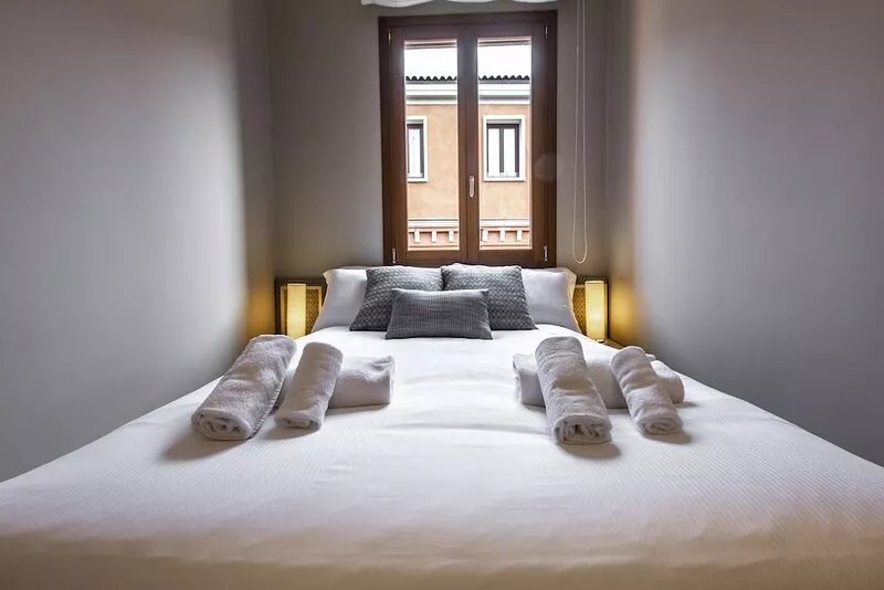 Charming Apartment on the Grand Canal R&R