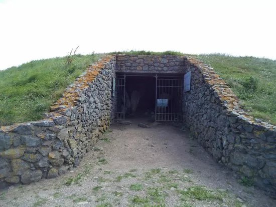 Barclodiad Y Gawres Chambered Tomb