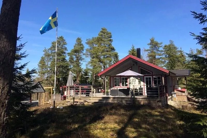 Amazing high-end Westcoast Cottage forest nature / lake close to archipelag