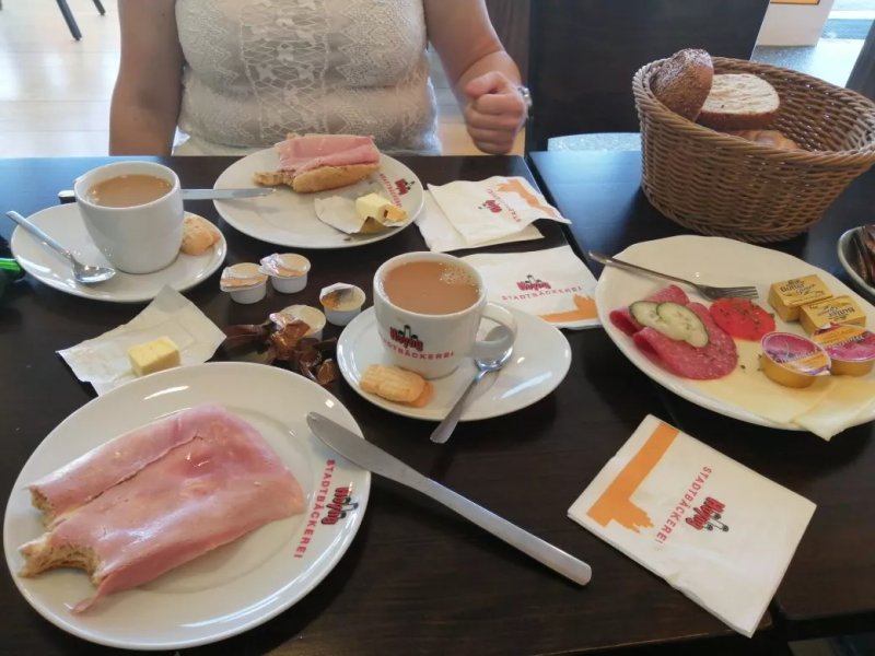 Hoyng Stadtbackerei - Snack In
