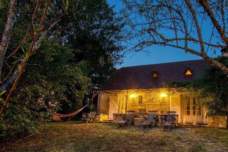 Close to Sarlat Cocoon where you can listen to the silence +Pool/Spa 30