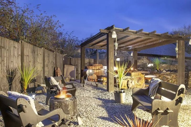 The Barn in Lanhydrock, Bodmin -  a cottage that sleeps 6 guests  in 3 bedrooms