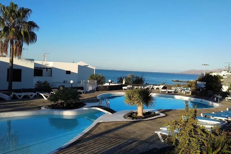 Beautiful and cozy apartment facing the sea with Wifi and Air Conditioning