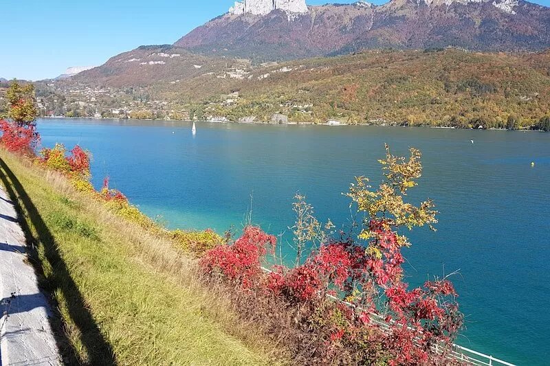 Apartment 200m from lake. Fitted to high standard. Mountain views, large balcony