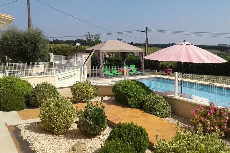 large family home comfortable in the countryside with heated pool