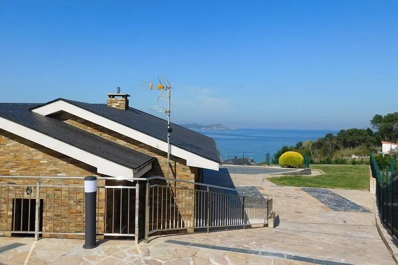 VILLA PRAGUEIRA VILLA