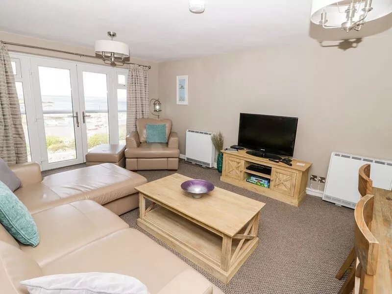 HARBOUR VIEW, family friendly, country holiday cottage in Cemaes Bay
