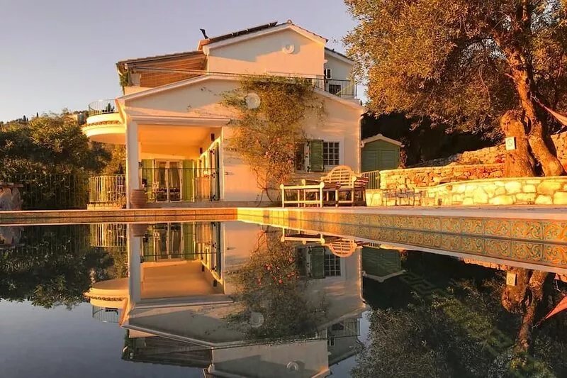 Villa Loukia 5* SECLUDED LOCATION but Walking Distance Kassiopi Sleeps 6-8