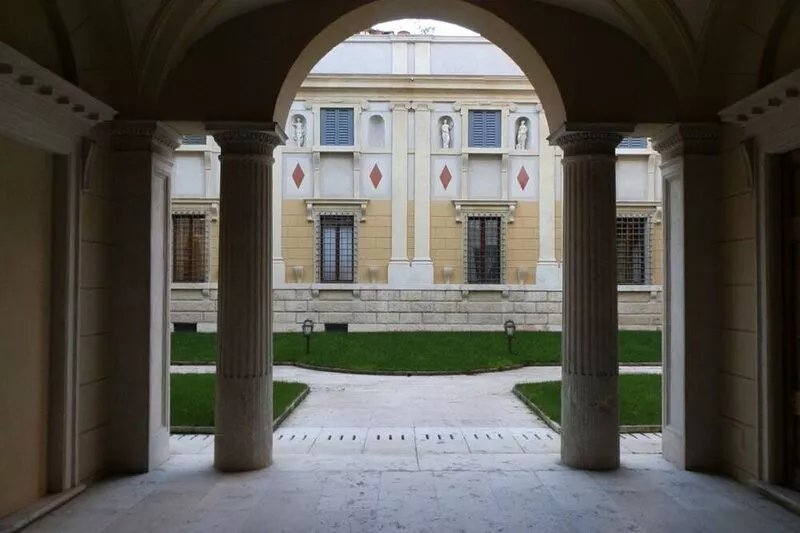 Emilei- VERONA JOURNEYS WITH BALCONY AND PARKING