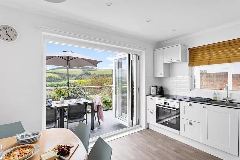 River-View Bungalow with Parking, above Historic Dartmouth