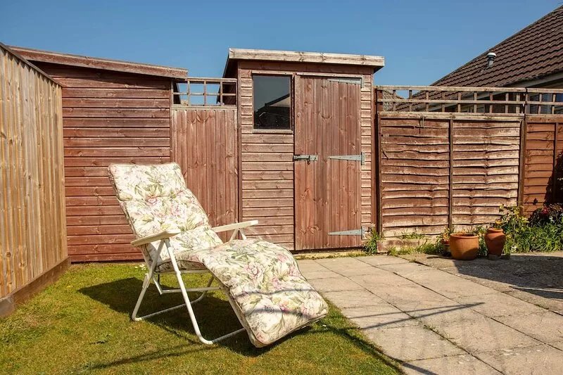 Lovely 2 Bedroom Bungalow Close To Beach, Village And Shops. Good Prices Too.