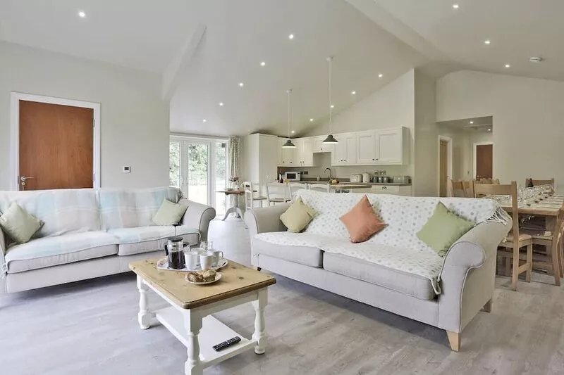 The Hen House - Seven Bedroom House, Sleeps 14