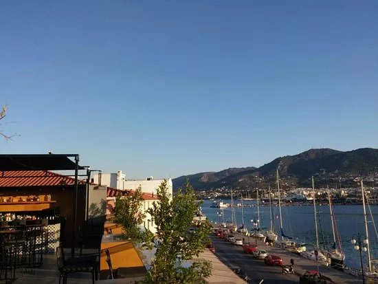 Queen Cafe Bar