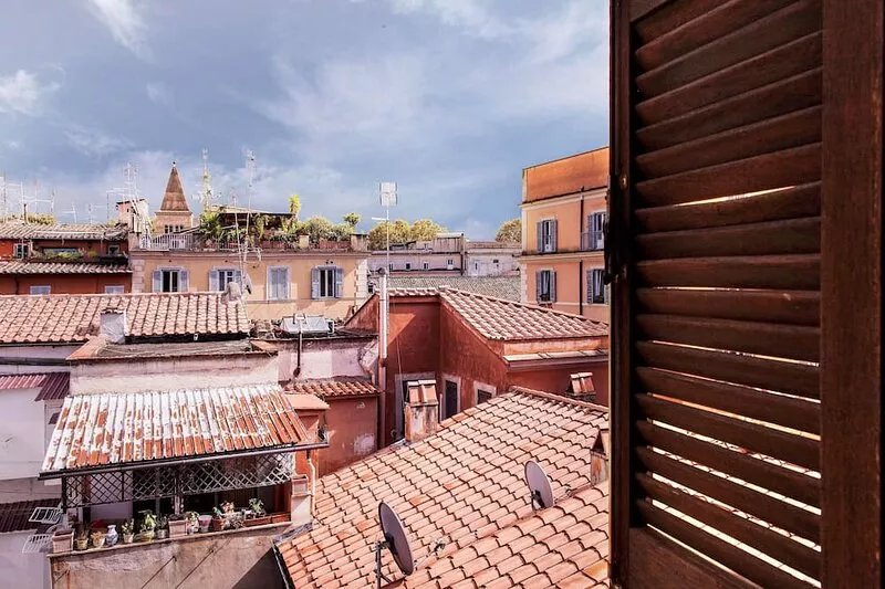 Central, Bright and Cozy!splendid View Over the Rooftops of Old. Free Wifi