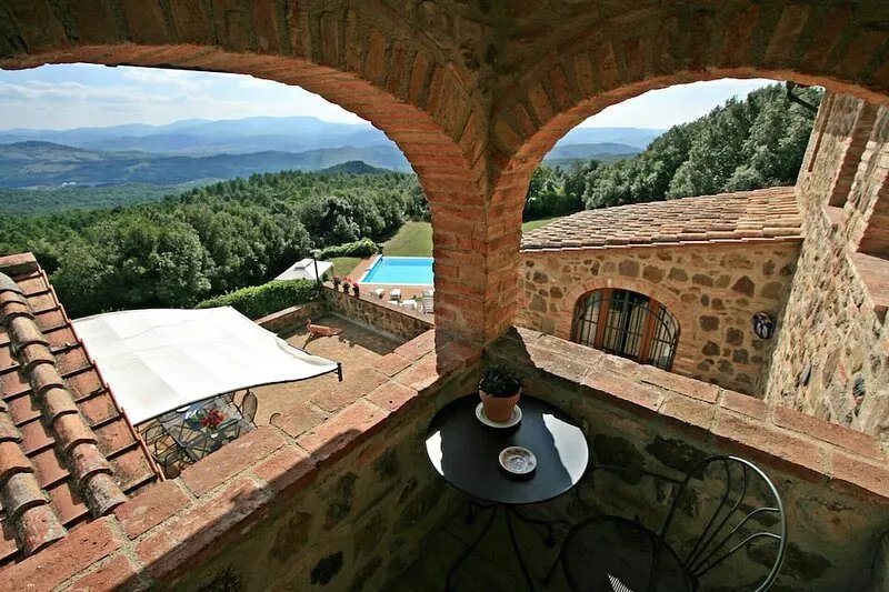 Charming Villa in Tuscany private pool & extensive garden, amazing views