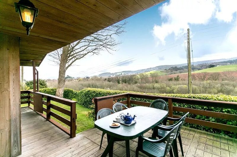 Large Lodge in 3 acres with fabulous Exmoor views, 1.5 mile walk to shops
