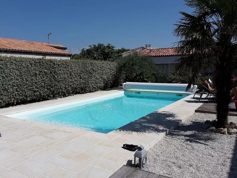 Luxury villa with swimming pool in a quiet and wild environment