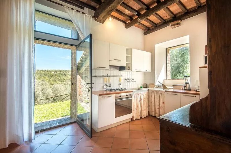 Farmhouse 'Podere Montorgialino' with Private Terrace, Private Garden and Wi-Fi