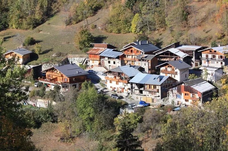 10-person gîte in an excellent location ("3 Vallées" ski area and Vanoise