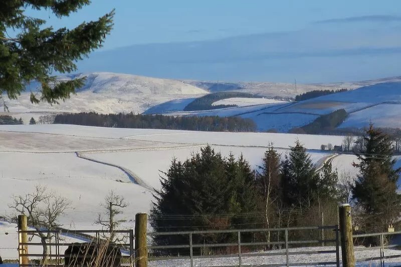 Luxury Glamping Pod sleeps 2 with Hot Tub and private BBQ hut