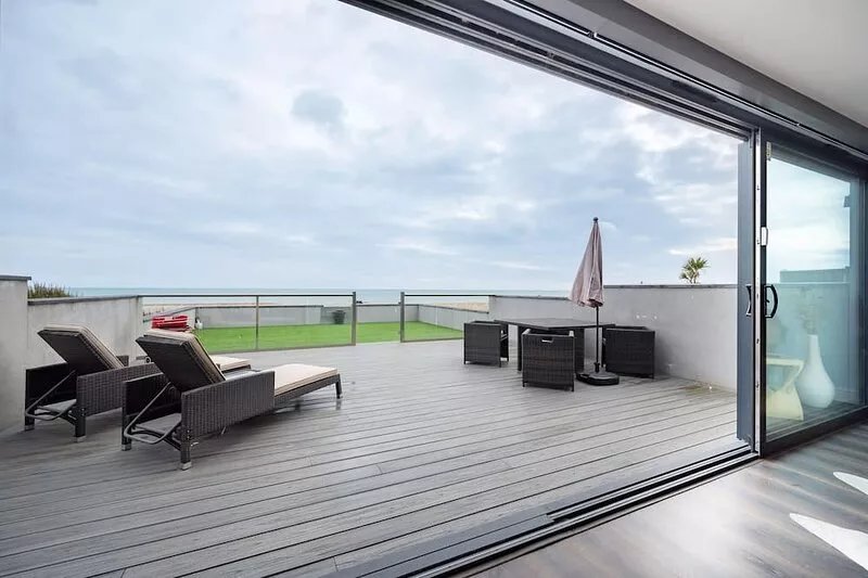 Beach View Breeze Family Holiday Home on the Shore