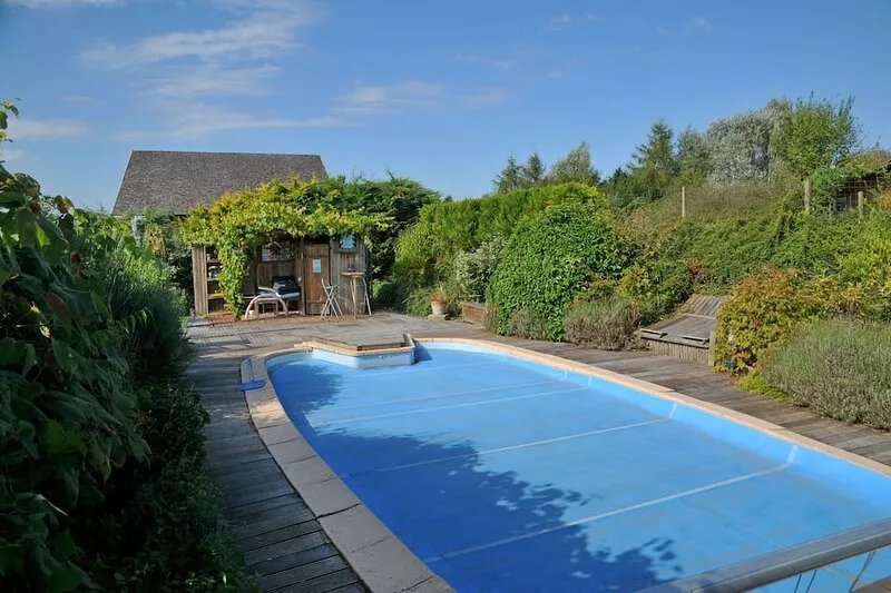 family home in stunning setting with swimming pool