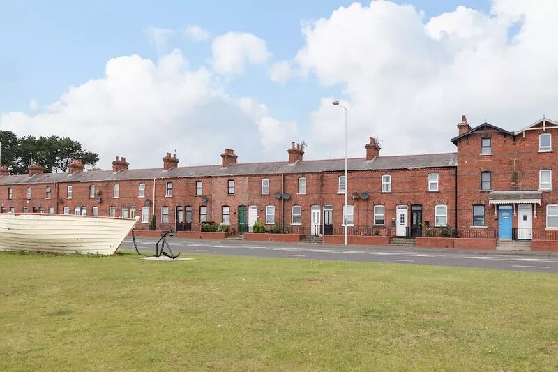 LOUGH MILL HOUSE, pet friendly, with a garden in Newtownabbey