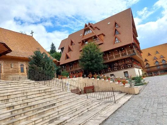 Biserica Acoperamantul Maicii Domnului