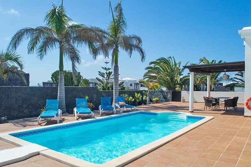 Luxury Villa With Private Heated Pool, Sea View, Free WIFI, Bicycles,Air Con