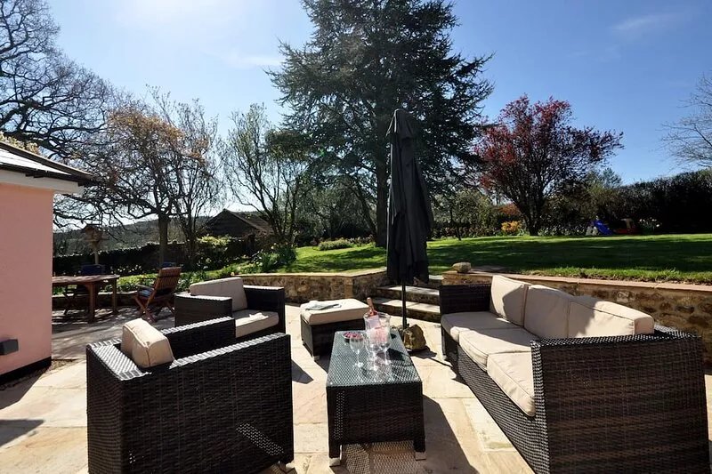 CULVERWELLS, pet friendly, with open fire in Axminster
