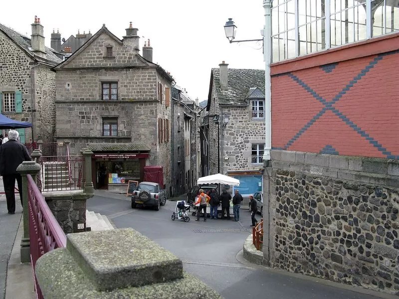 Great charming house in the heart of a medieval town of Auvergne