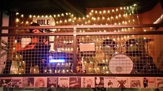 Hole in the Wall Pub
