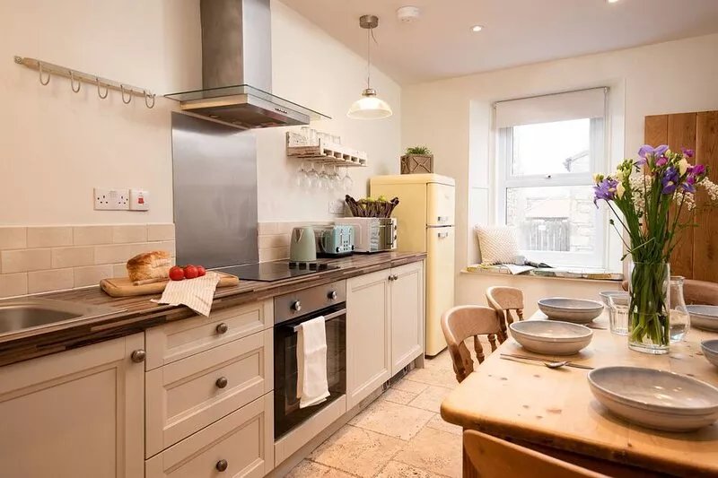 Hexham Cottage - Seahouses  - sleeps 6 guests  in 3 bedrooms
