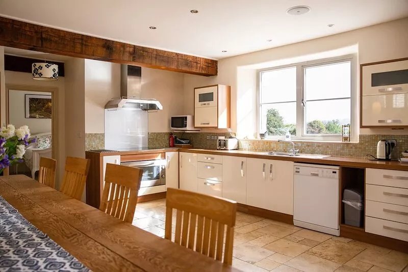 HIGHER WEDDICOTT BARN, pet friendly, with a garden in Chagford