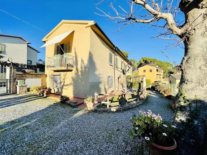 Casetta Luna in Tuscany Hillside Near the Sea, Ultra WiFi and Parking