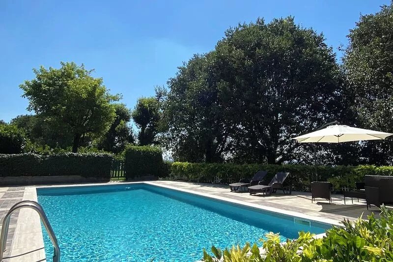Zoe's. Country villa. The pleasure to be surrounded by lawn and garden