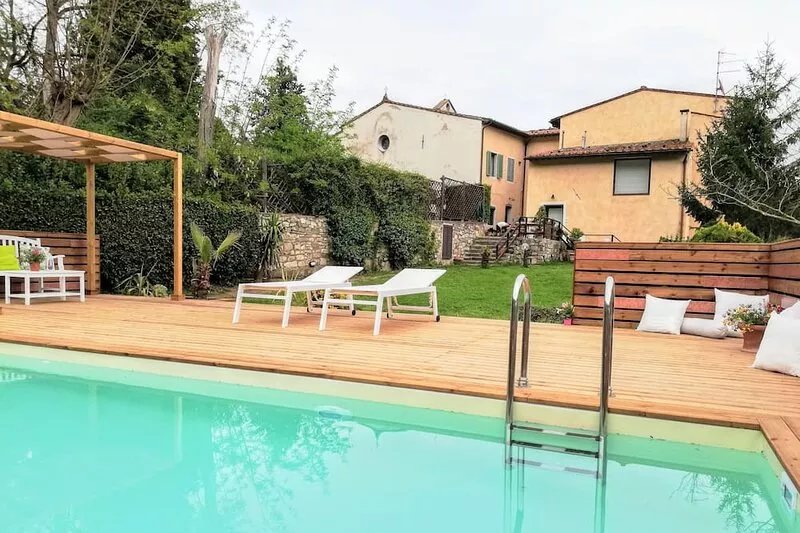 Farmhouse of the '700, among vineyards and olive groves