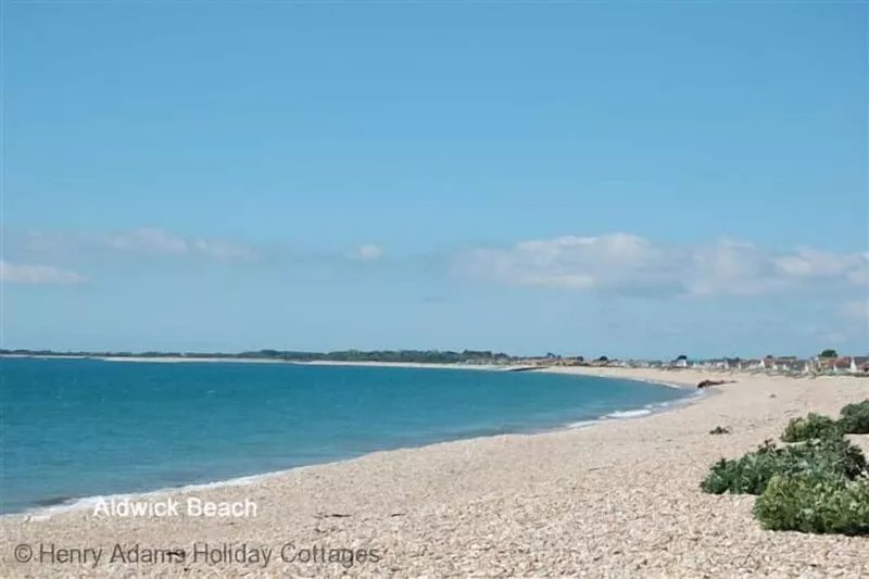 Bay House, Aldwick Bay  - sleeps 7 guests  in 4 bedrooms