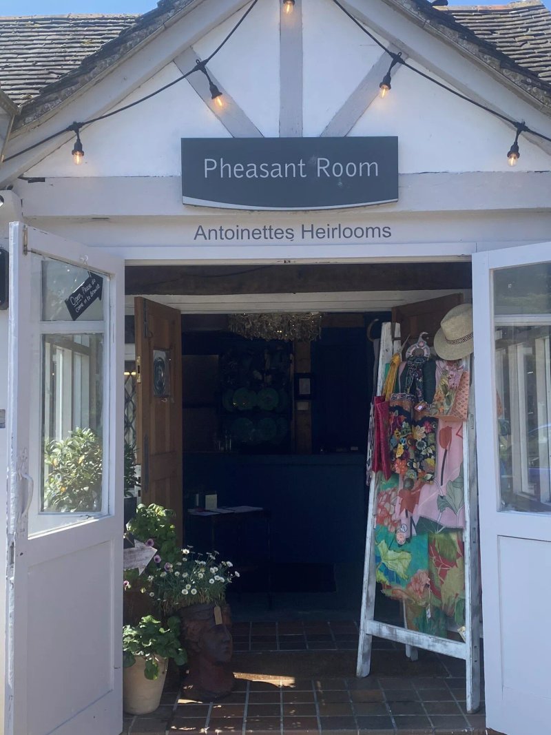 Antoinettes Heirlooms