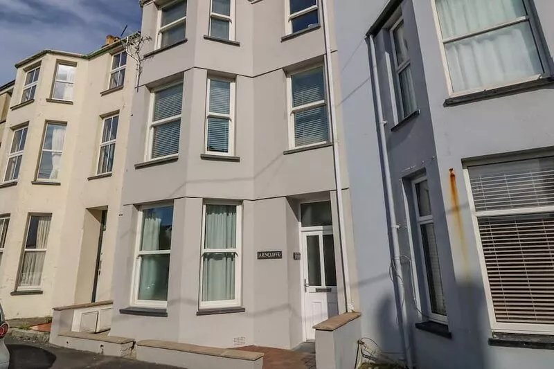 Y CASTELL APARTMENT 3, family friendly in Criccieth