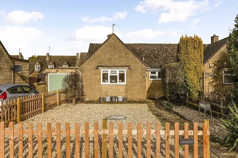 Ardenlea -  a cotswold cottage that sleeps 4 guests  in 2 bedrooms