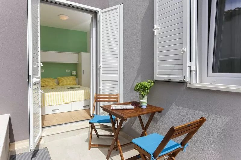 Apartments Villa Karmen - One-Bedroom Apartment with Terrace (Olive)