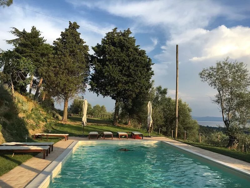 Exclusive, spacious  lake view villa on Tuscan Umbrian  border for 8-16 people