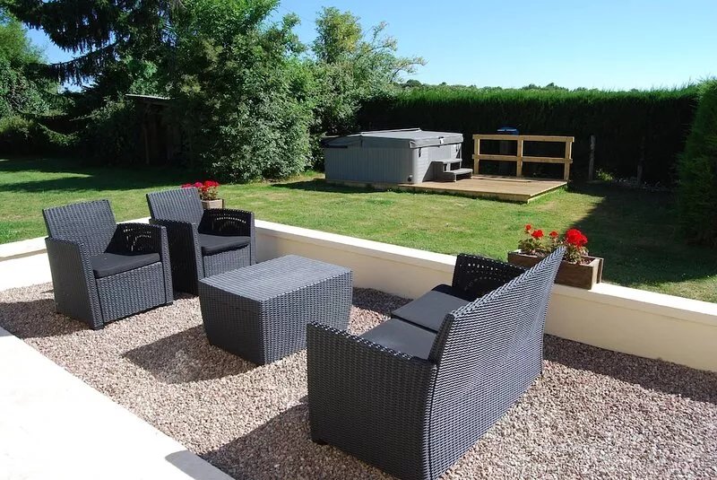 Farmhouse with Private Swimming Pool and Hot Tub